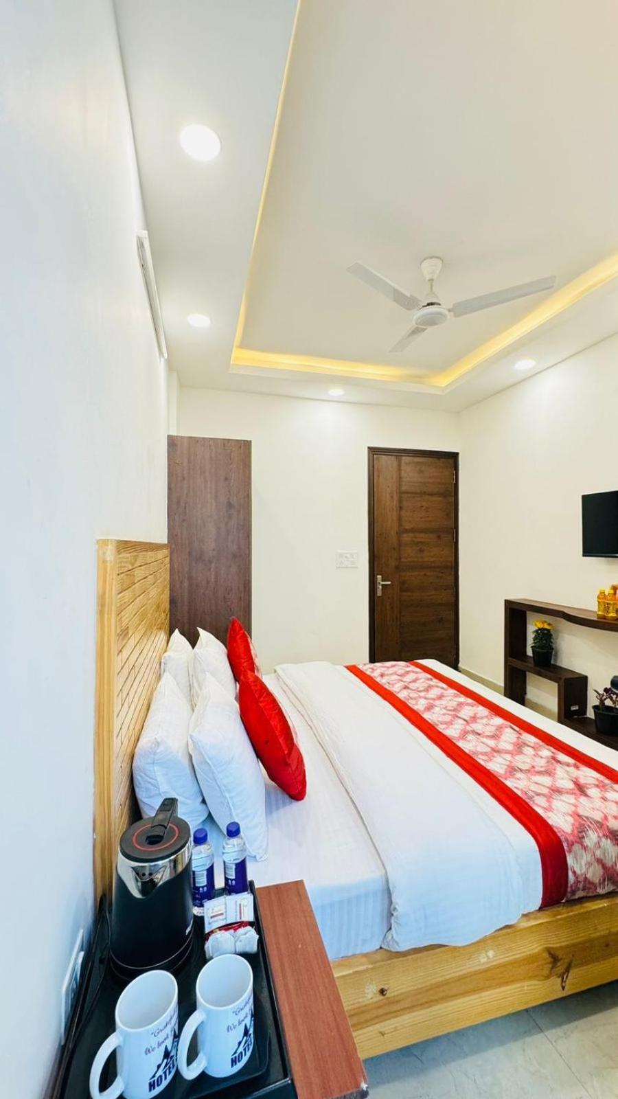 Hotel Ashram View Just 10 Minute Away Form Nizamuddin Railway Station Nueva Delhi Exterior foto
