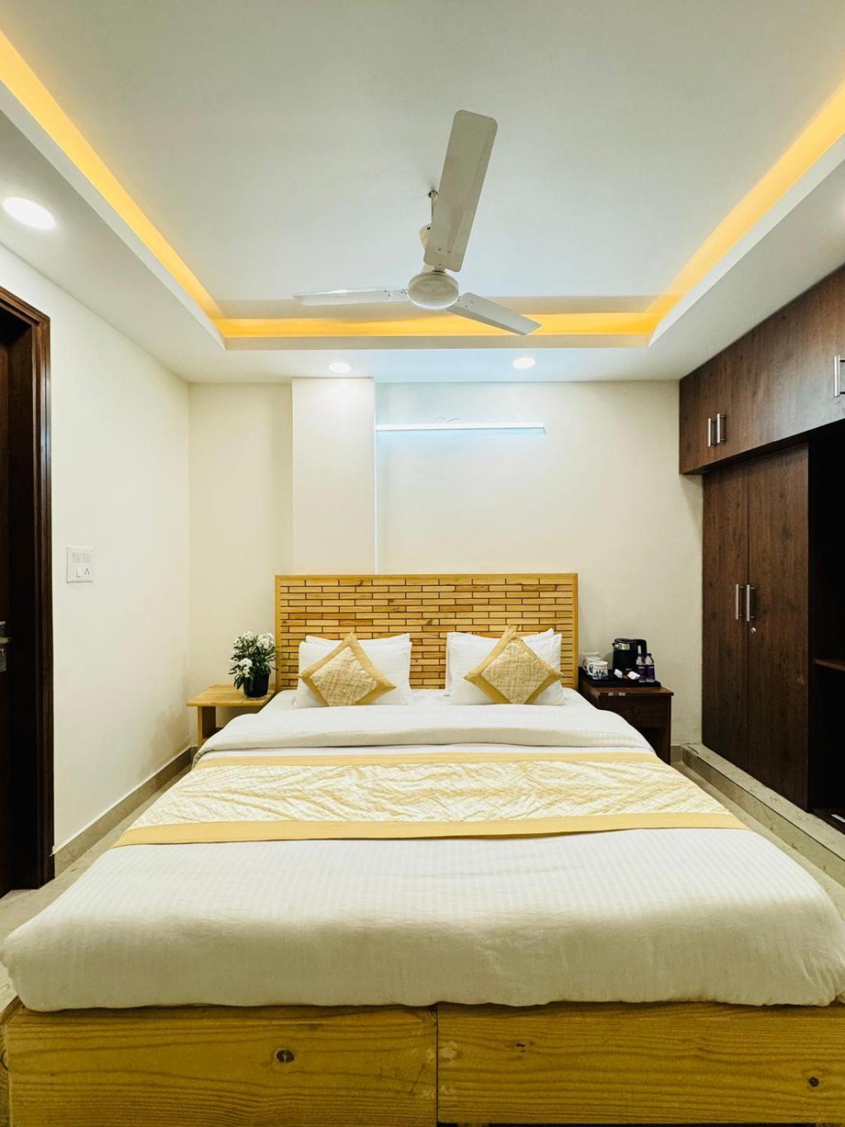 Hotel Ashram View Just 10 Minute Away Form Nizamuddin Railway Station Nueva Delhi Exterior foto
